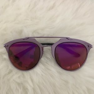 Sunglasses. Look like quay